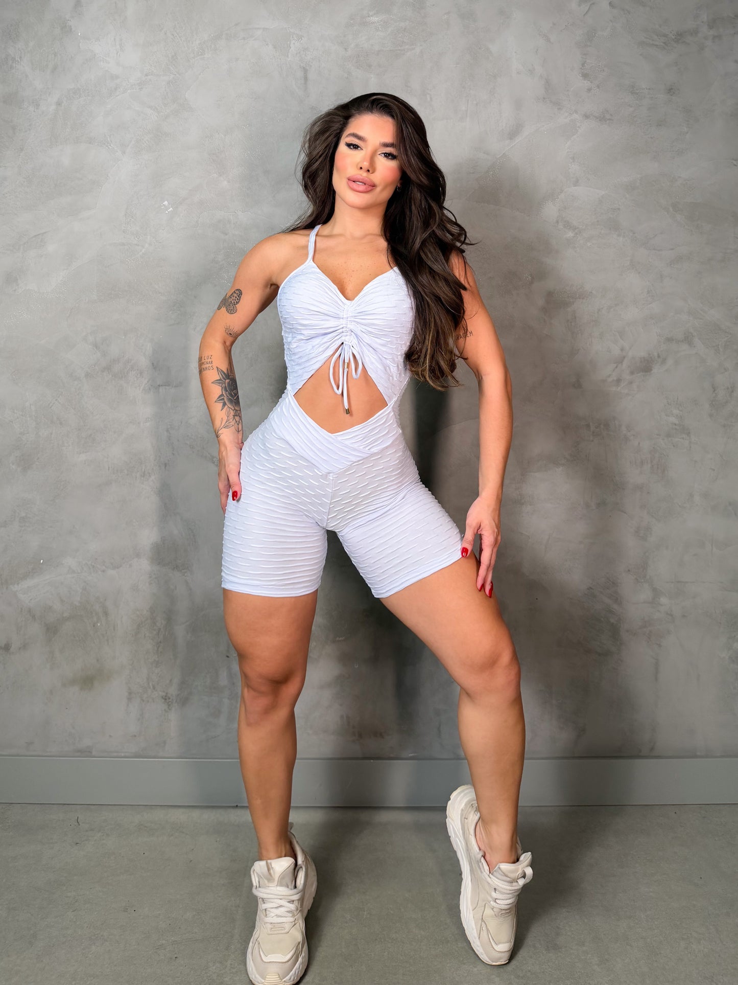 SCRUNCH BOOTY WHITE WAVE AND FRONT DETAIL SHORT JUMPSUIT
