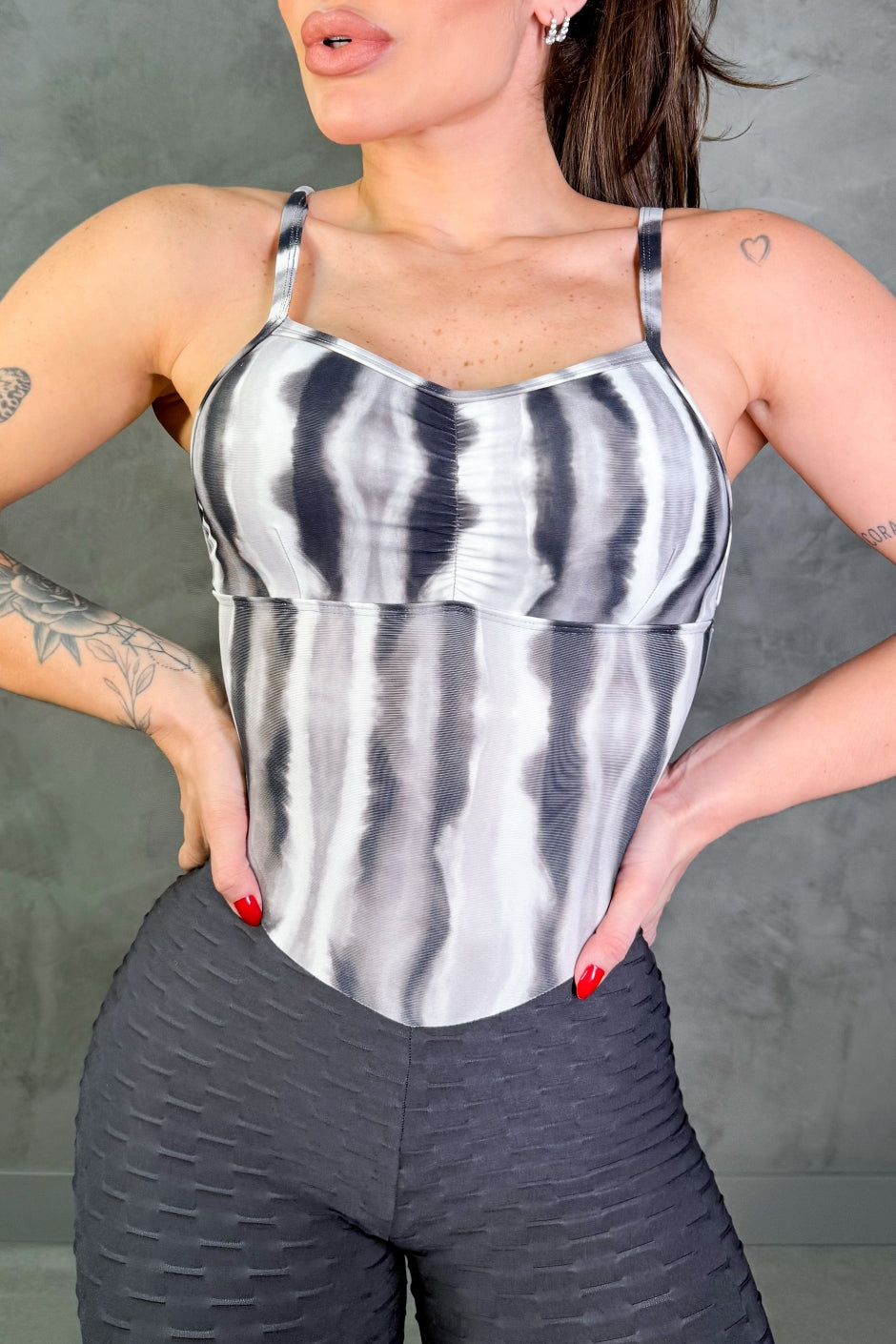 SCRUNCH BOOTY GRAY WAVE AND PRINT JUMPSUIT